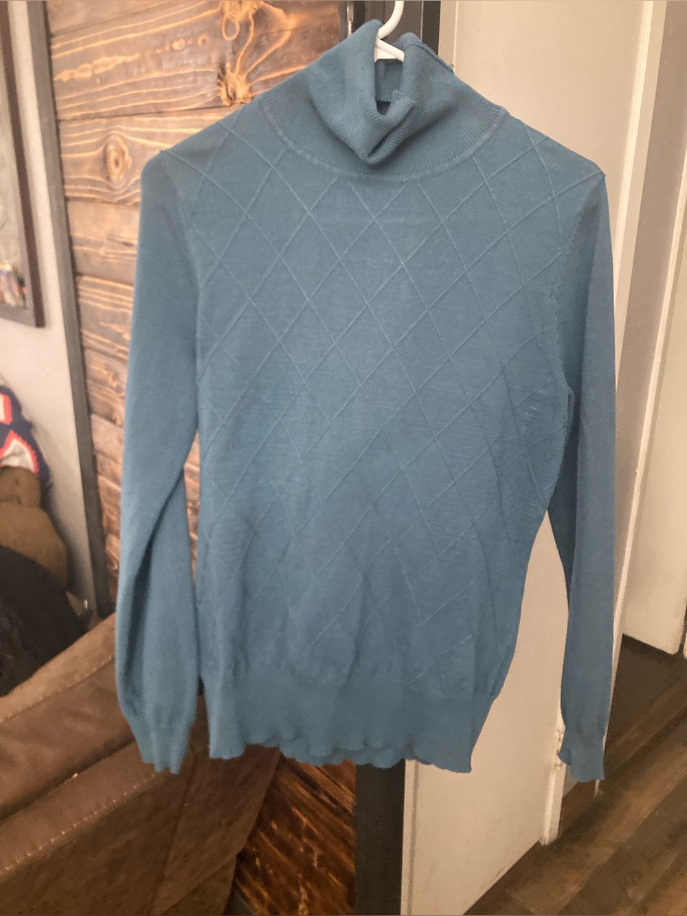 Woman’s Medium Turtle Neck